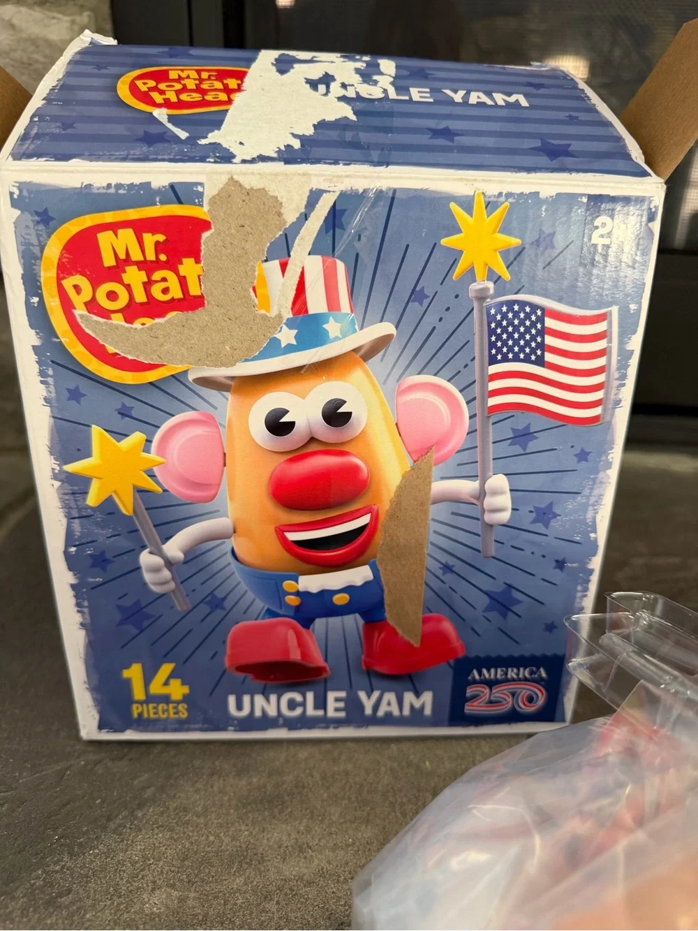 Mr. Potato Head UMr. Potato Head Uncle Yam 14 Pieces Patriotic Action Figure Toy